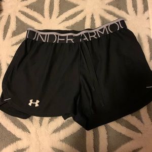 SMALL BLACK UNDER ARMOUR SHORTS